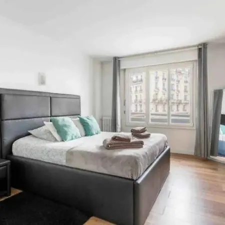 Апартаменты Majestic Luxueux 2 Big Bedroom Eiffel-tower